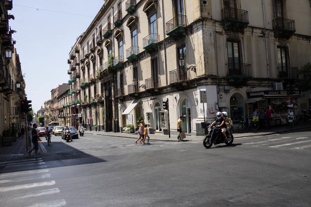 Duca Di Sarro Le Suites Catânia Exterior foto